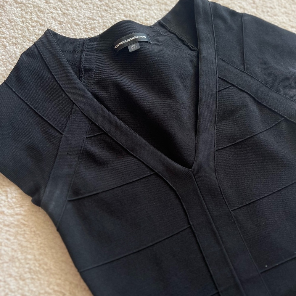 Perfect Express LBD - Picture 3 of 4